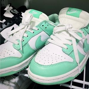 2021 Women’s Dunk Low ‘Green Glow’